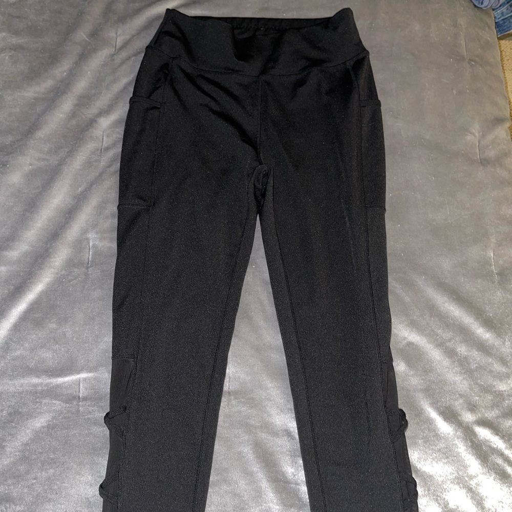 Black High-Waisted Leggings w/ Pockets
